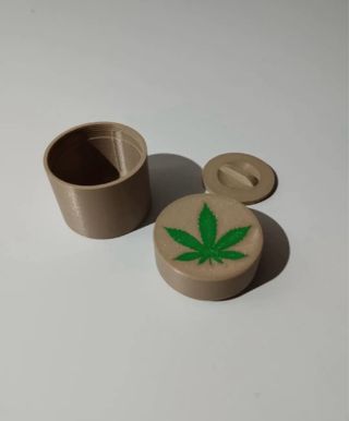 Contenedor para hierba con hoja verde
