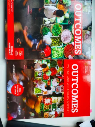 Libro de inglés OUTCOMES C1 en perfecto estado.