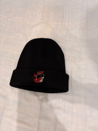 Gorro Negro Shein con Diseño Calavera Roja