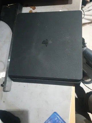 PS4 Slim 1TB Negra con mando