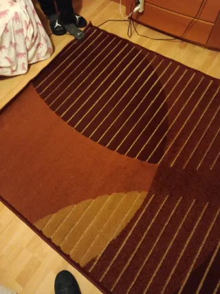 Alfombra moderna beige y marrón