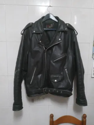 Cazadora TALLA:50 AÑOS: 80 Material: CUERO