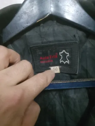 Cazadora TALLA:50 AÑOS: 80 Material: CUERO