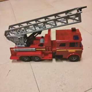 Camion dei pompieri con scala