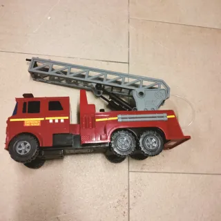 Camion dei pompieri con scala