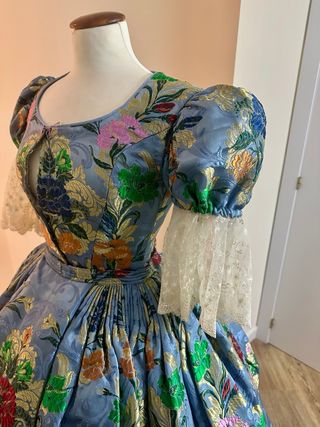 Vestido de Fallera de seda en oro talla 36