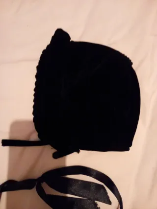 Gorro y delantal antiguo niña