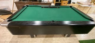 Mesa de billar verde con base de pizarra