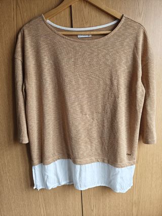 Blusa Castanha com Detalhe Branco