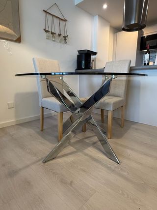 Tavolo da Pranzo in Cristallo con Gambe in Acciaio