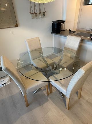 Tavolo da Pranzo in Cristallo con Gambe in Acciaio