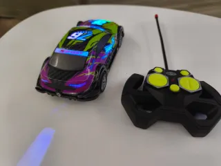 Coche teledirigido con luces