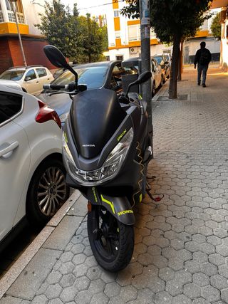 Honda PCX 125cc Scooter