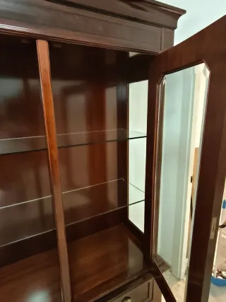 Vitrina madera noble cristal biselado