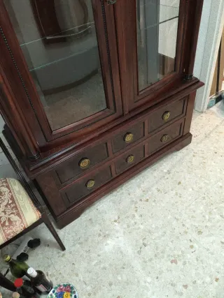 Vitrina madera noble cristal biselado