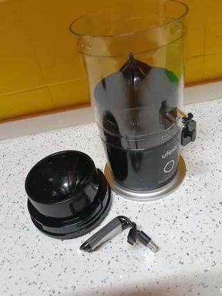 Exprimidor Ufesa Squeeze & Go