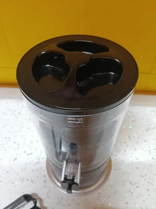 Exprimidor Ufesa Squeeze & Go