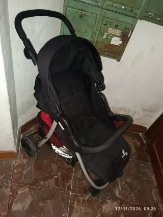 Carrito de bebé negro