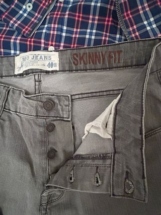 Camisa cuadros hombre y pantalón vaquero