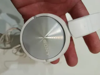 Cascos auriculares Sony Blancos y Plateados