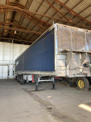 Semirremolque piso móvil