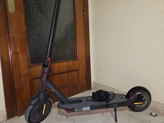 Patinete Eléctrico Xiaomi M365 + Cargador