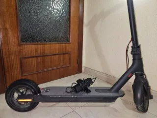 Patinete Eléctrico Xiaomi M365 + Cargador