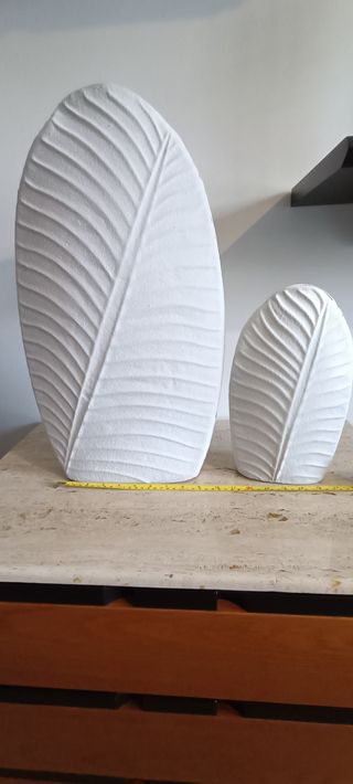 Conjunto 2 jarrones blancos hoja cerámica