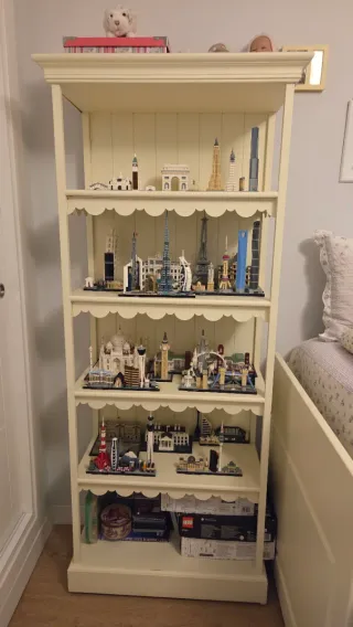 Estantería metálica de baldas de madera