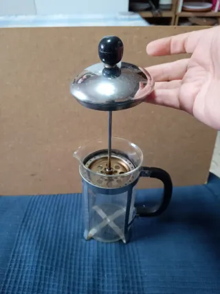 Tetera de cristal y metal