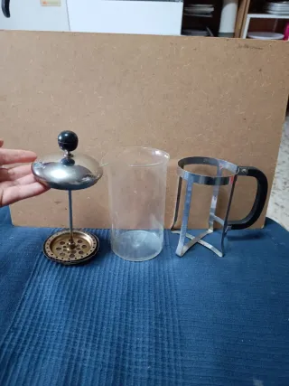 Tetera de cristal y metal