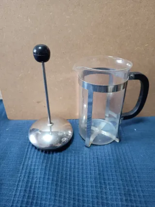 Tetera de cristal y metal