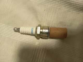 Bujía NGK BR8ES para moto