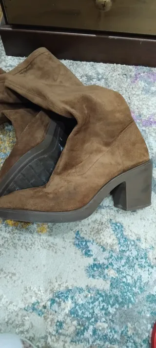 Botas altas de piel elásticas