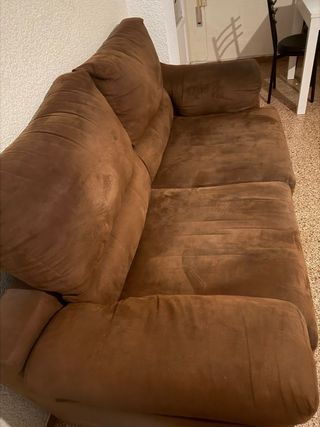 Sofá marrón de tela