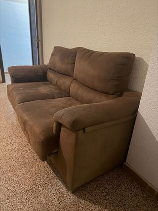 Sofá marrón de tela