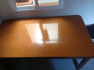 Mesa de comedor de madera