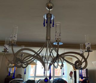 Lámpara de techo plata y azul