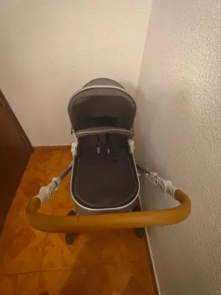 Carrito bebé 2 en 1 nuevo..utilizados 2 semanas