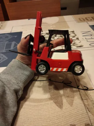 Muletto giocattolo rosso