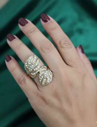 Anillo con pedrería