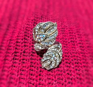 Anillo con pedrería