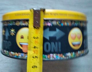 Lote mochila emoji y caja metálica