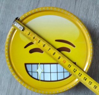 Lote mochila emoji y caja metálica