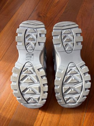 Sneakers sportive grigie e argentate Primark