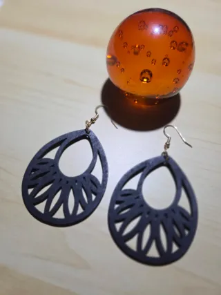 Pendientes madera troquelada negra gota nuevos