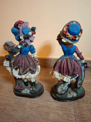 Pareja Figuras Resina Niñas Vestido Azul x2