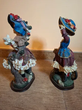 Pareja Figuras Resina Niñas Vestido Azul x2