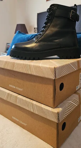 Botas de cuero negras con cordones