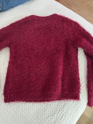 Jersey Bershka burdeos peludo